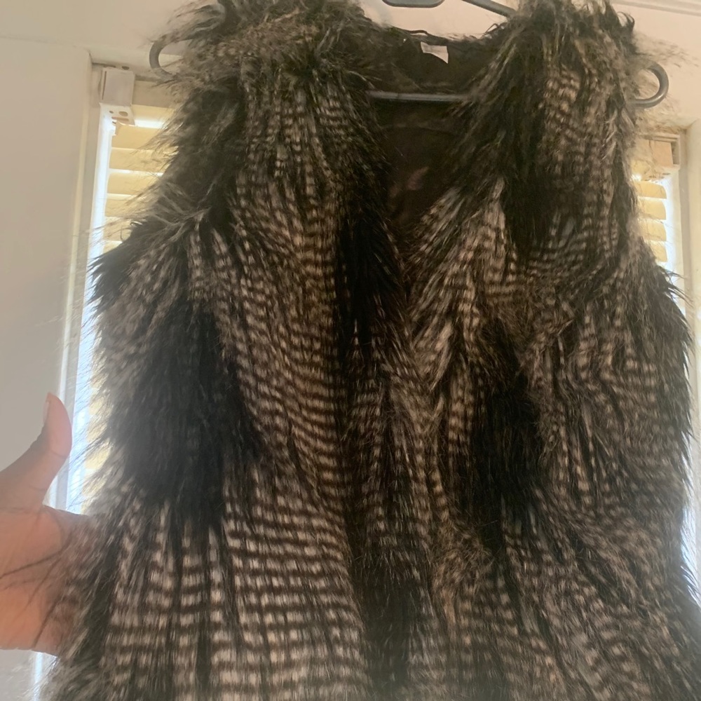 Faux fur vest with pockets